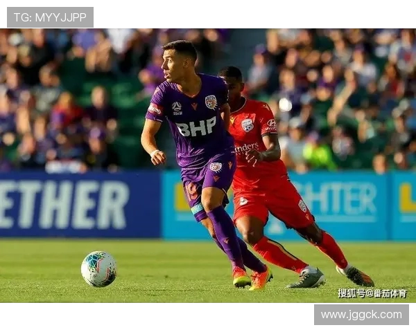 伯斯光荣与阿德莱的激烈对决展现足球魅力与团队精神的巅峰较量